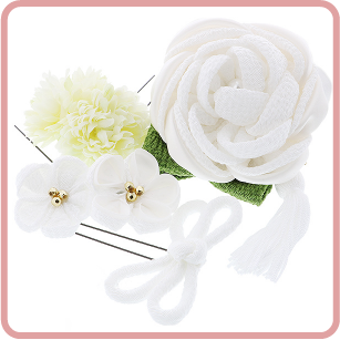 振袖髪飾り4点セット「白色のふっくらつまみのお花、紐飾り、房飾り」