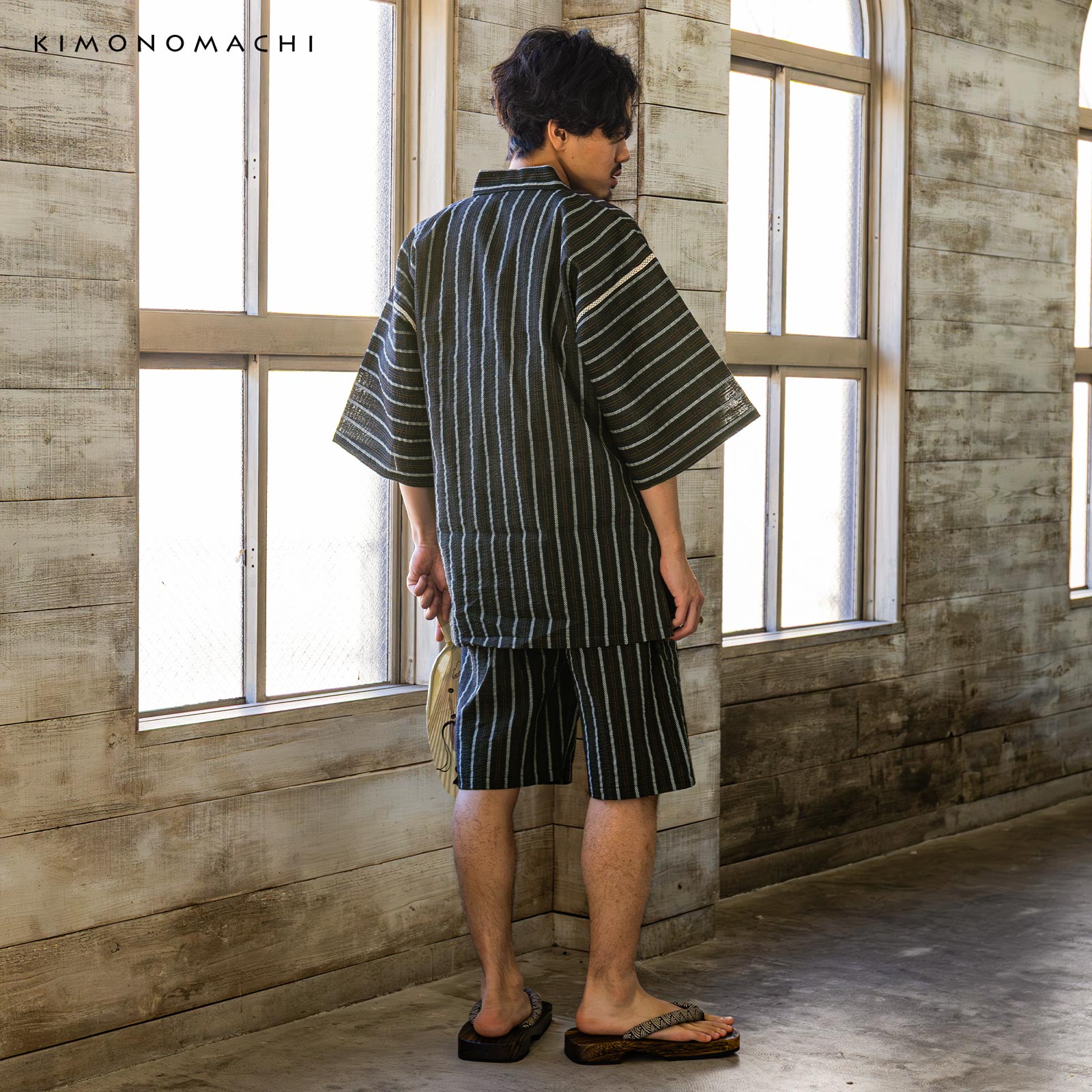 黒地白赤 変わり縞