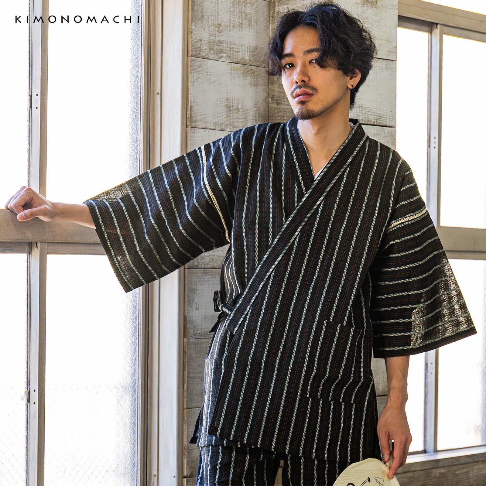 黒地白赤 変わり縞