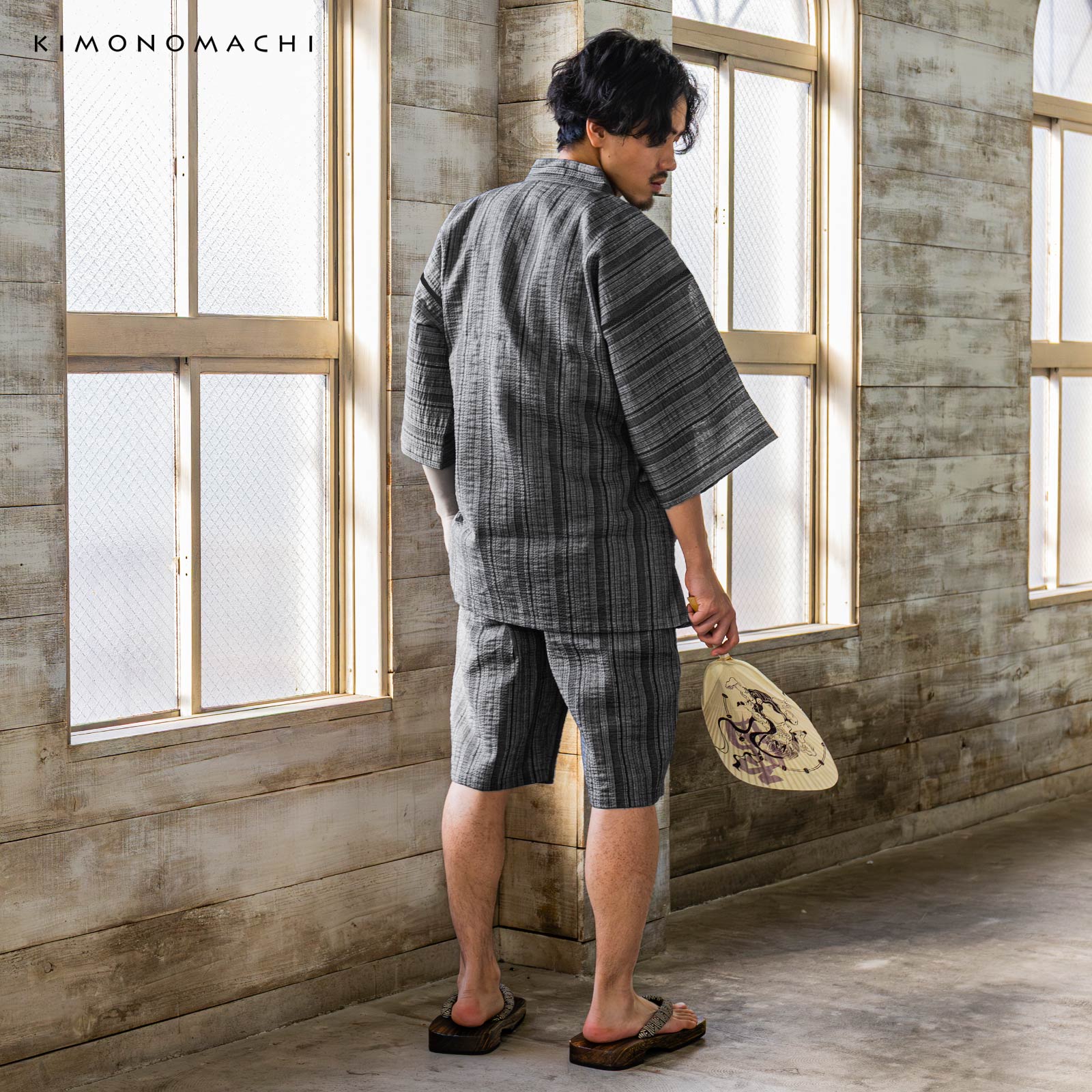 黒グレージュ　縞