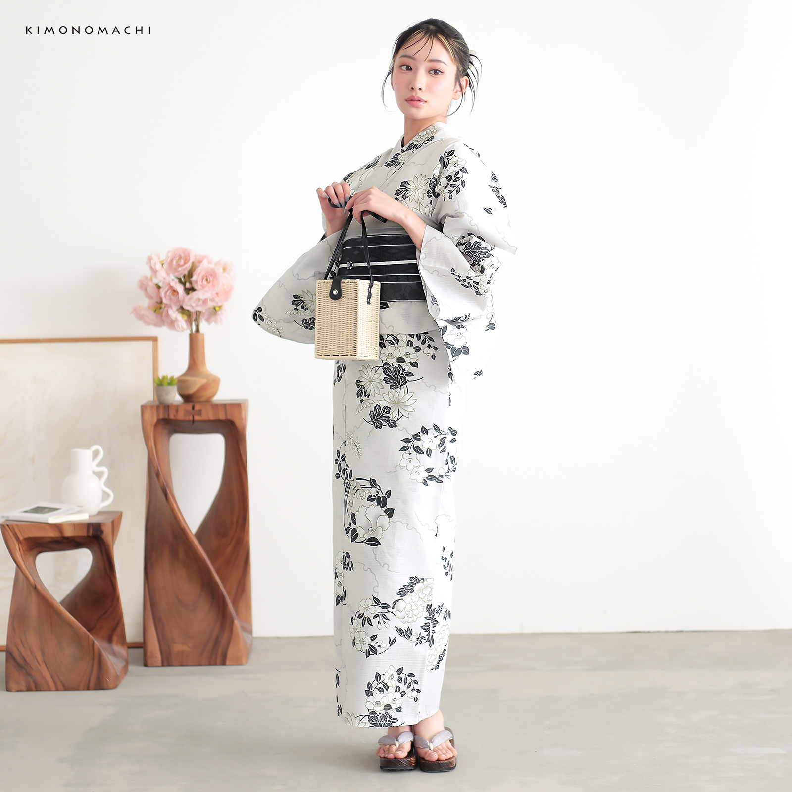 綿女性浴衣：雪輪に花の丸　ライトグレー