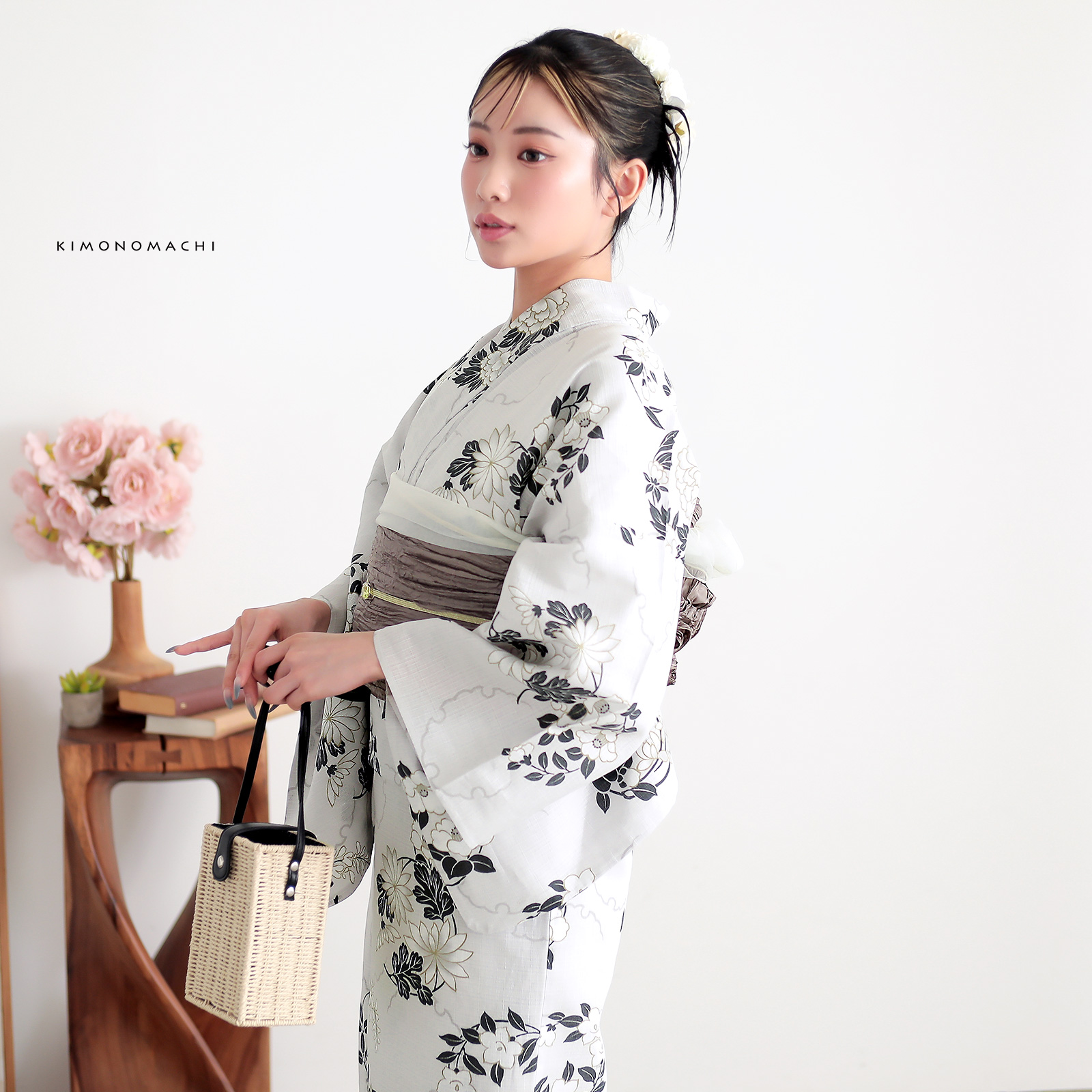 綿女性浴衣：雪輪に花の丸　ライトグレー