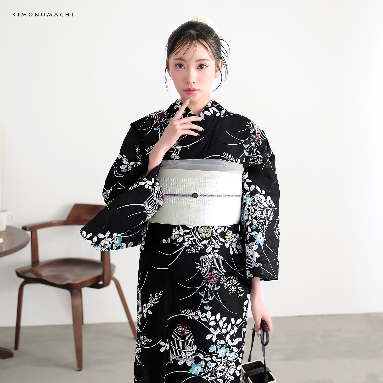 綿女性浴衣：秋草に虫かご　ブラック