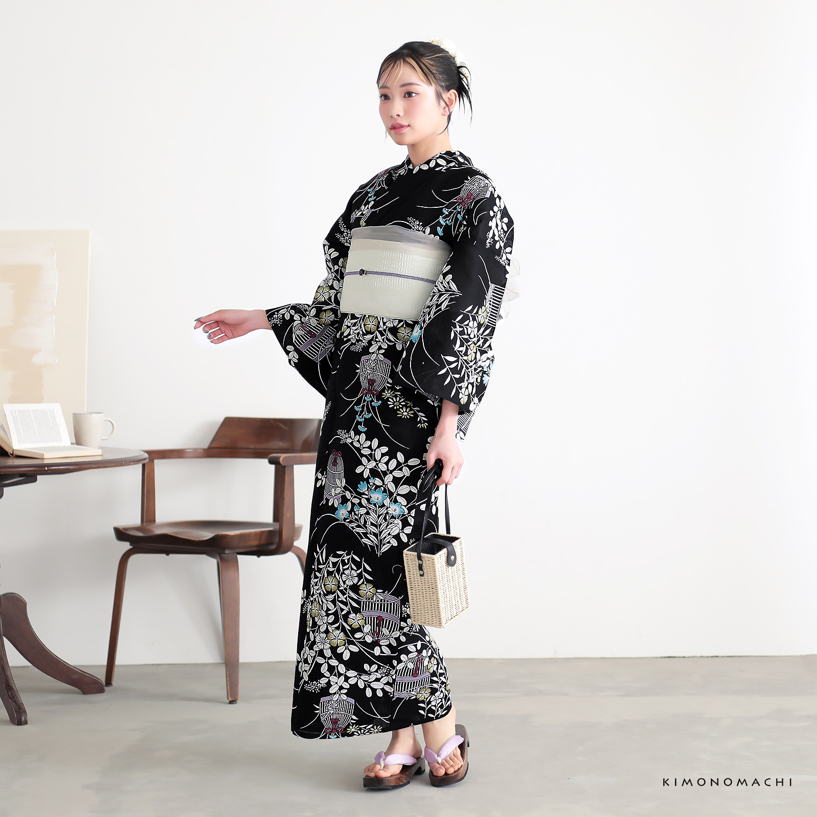 綿女性浴衣：秋草に虫かご　ブラック