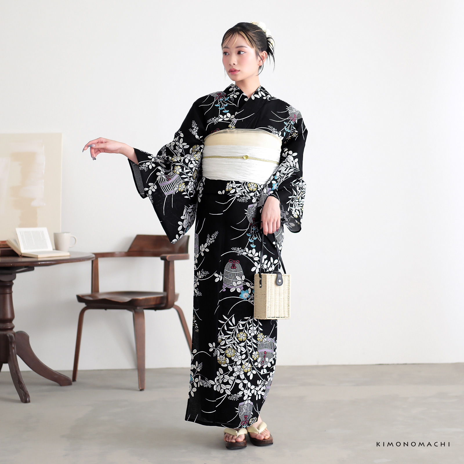 綿女性浴衣：秋草に虫かご　ブラック