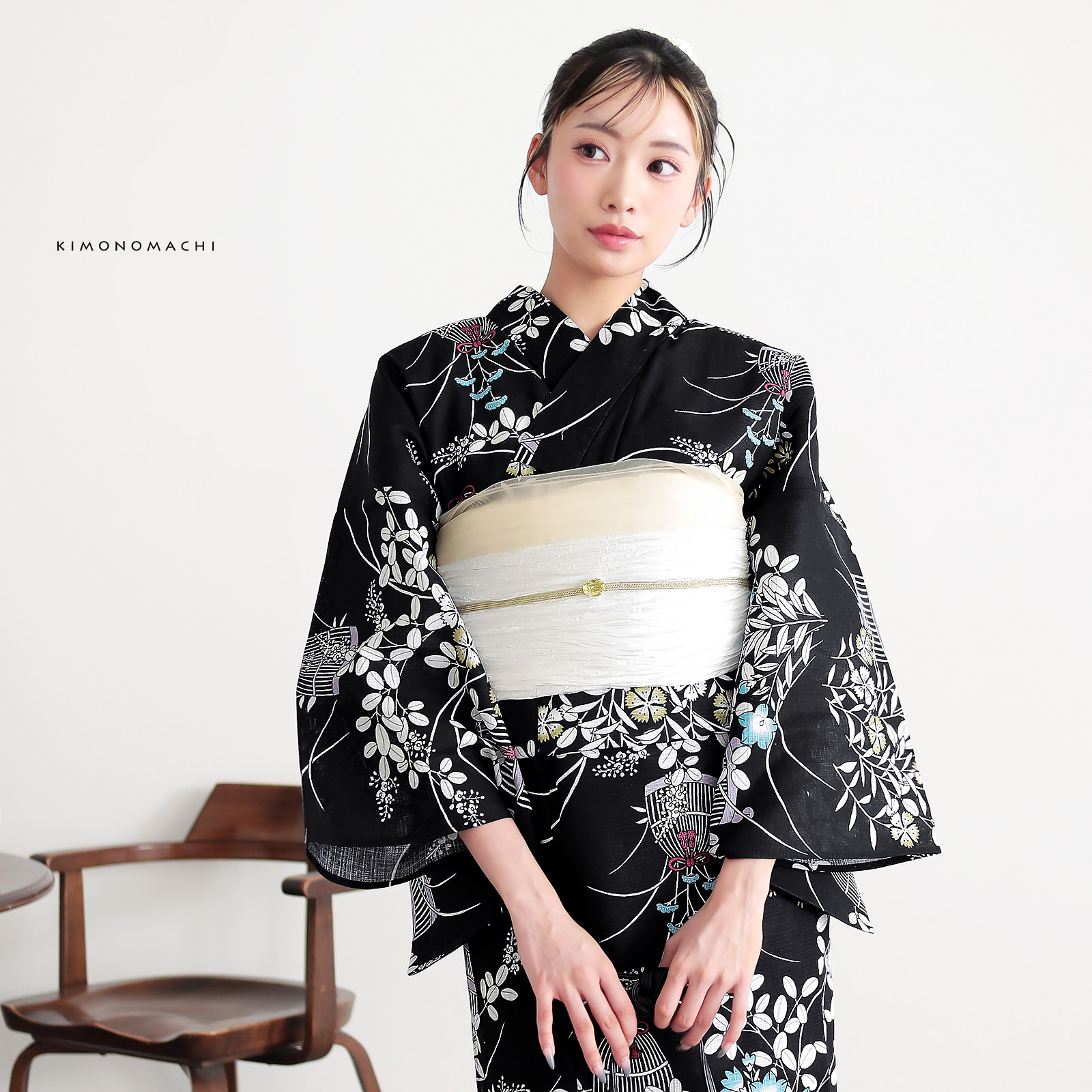 綿女性浴衣：秋草に虫かご　ブラック