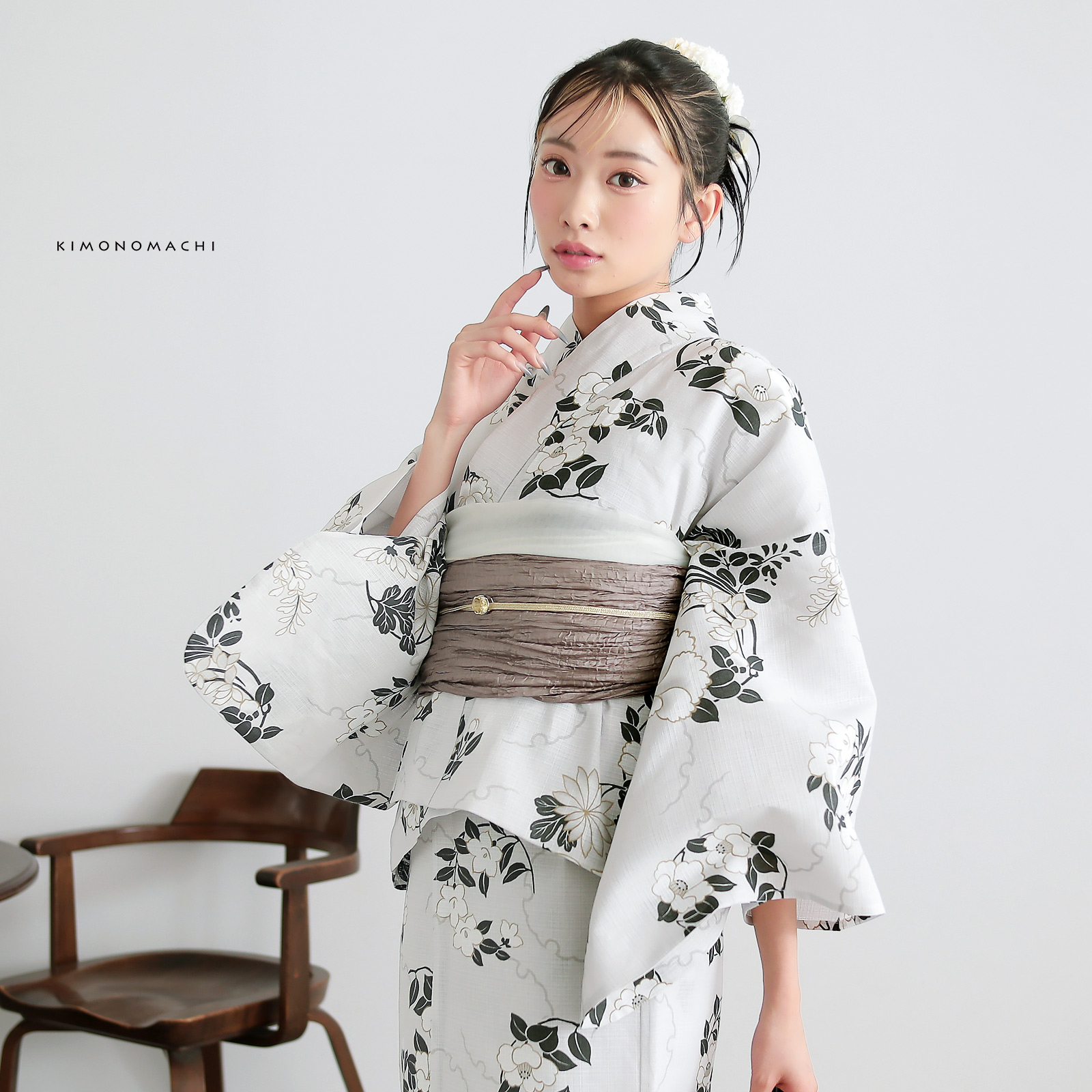 綿女性浴衣二部式：雪輪に花の丸　ライトグレー