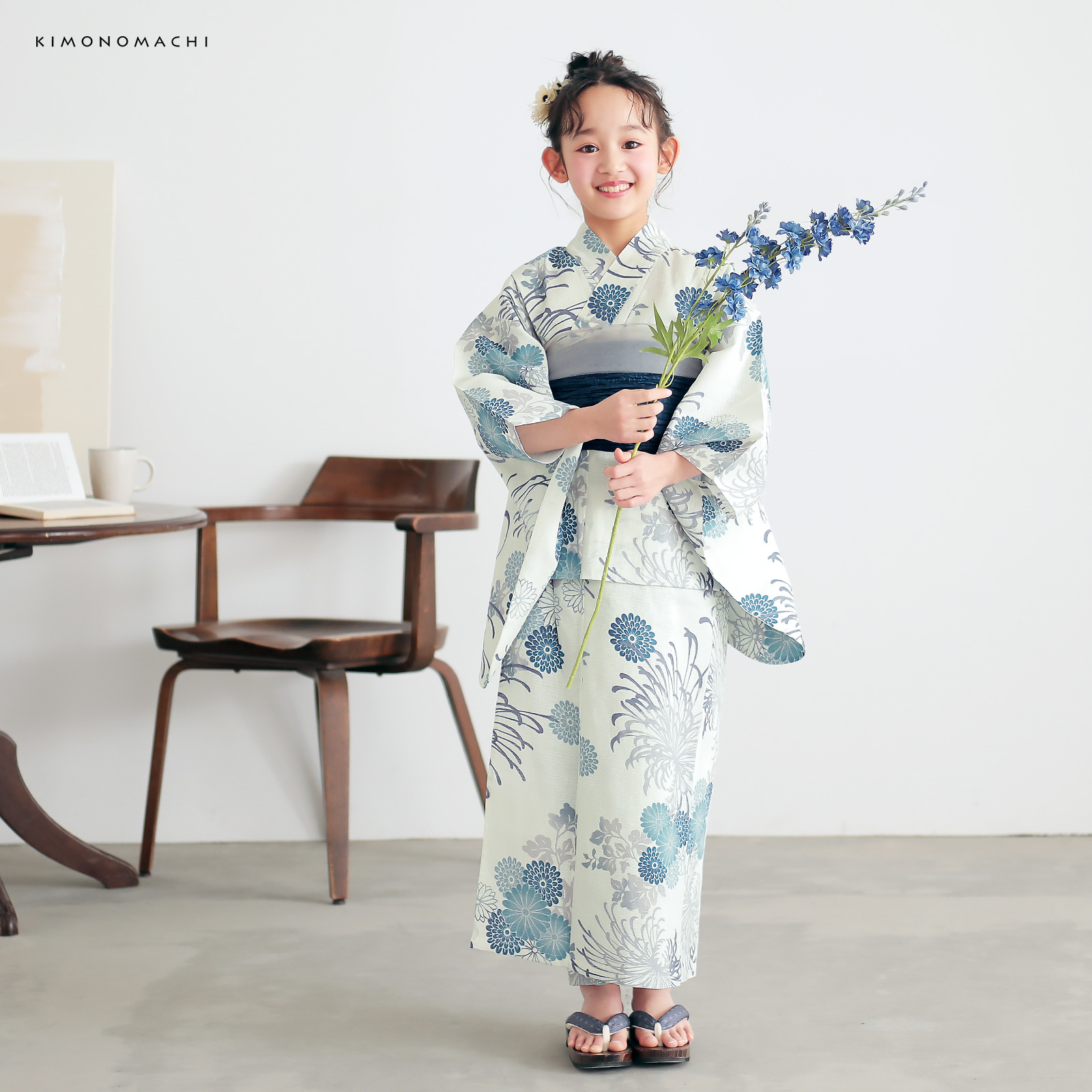 綿女の子浴衣：糸菊に菊花紋　ブルー