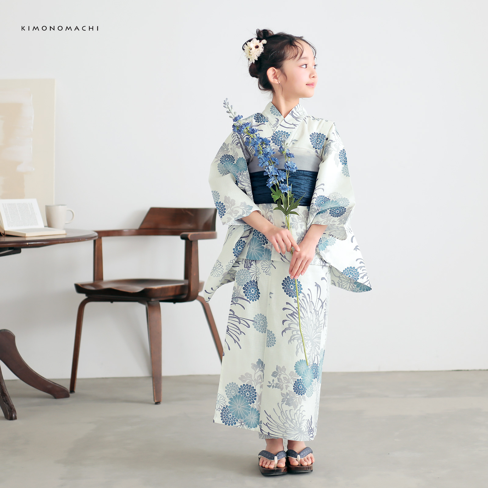 綿女の子浴衣：糸菊に菊花紋　ブルー