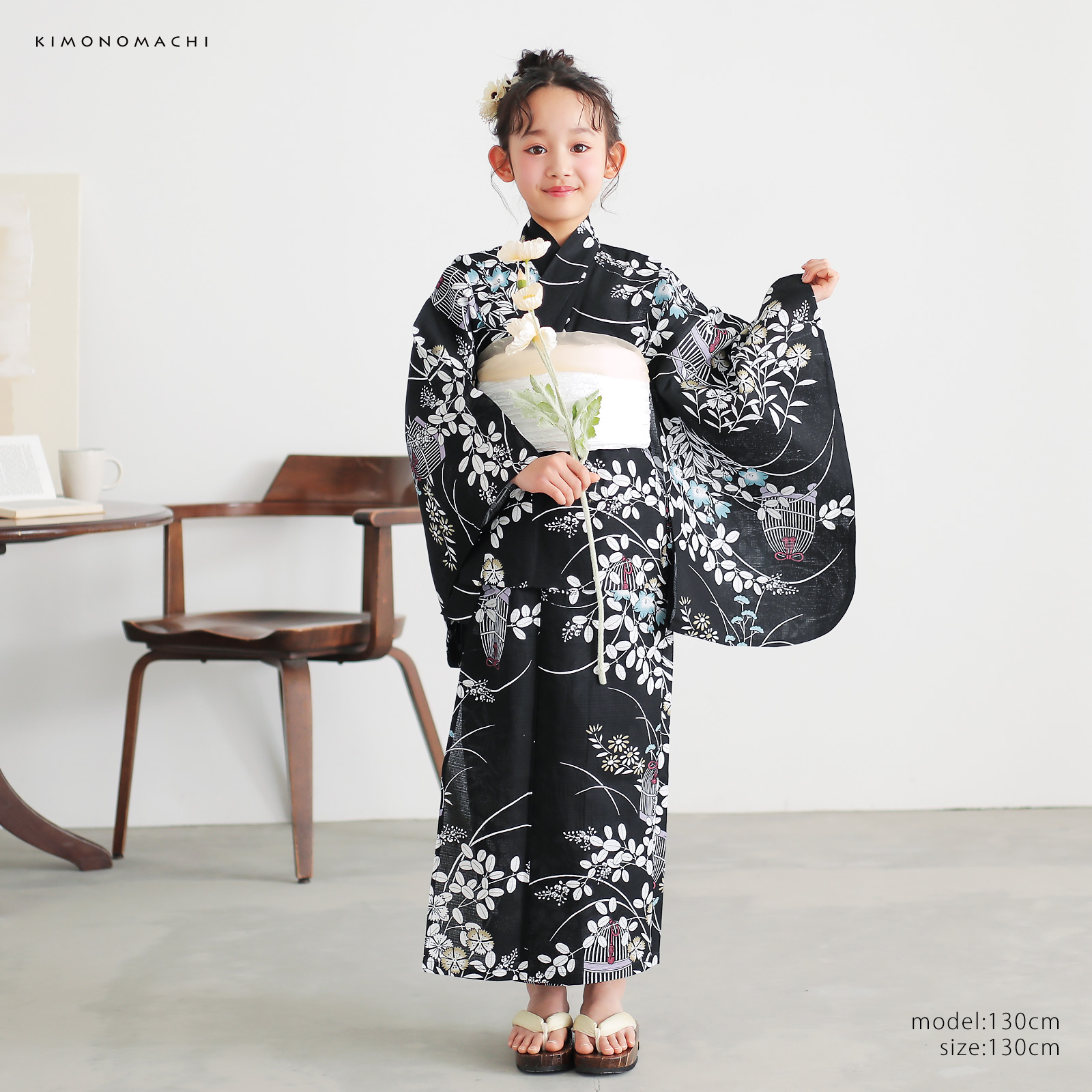 綿女の子浴衣：秋草に虫かご　ブラック