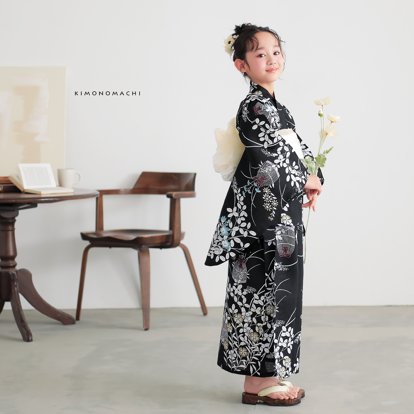 綿女の子浴衣：秋草に虫かご　ブラック